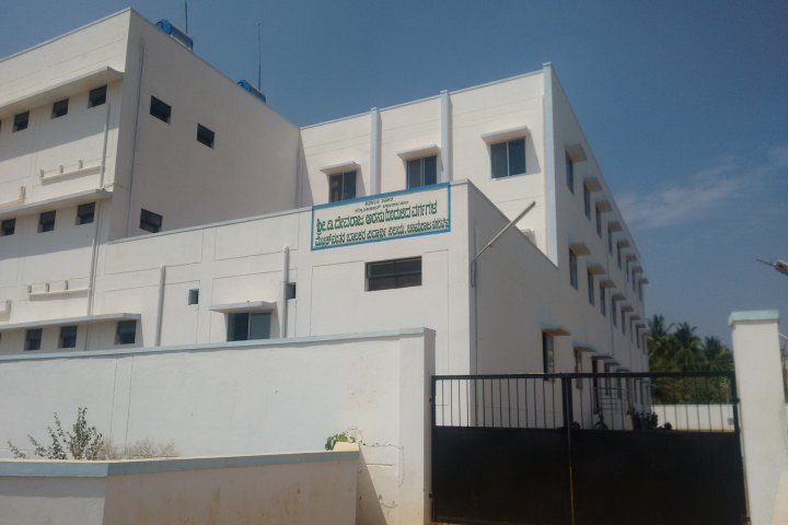 https://cache.careers360.mobi/media/colleges/social-media/media-gallery/2138/2018/10/4/Campus view of Government Engineering College Chamrajanagar_Campus-View.jpg